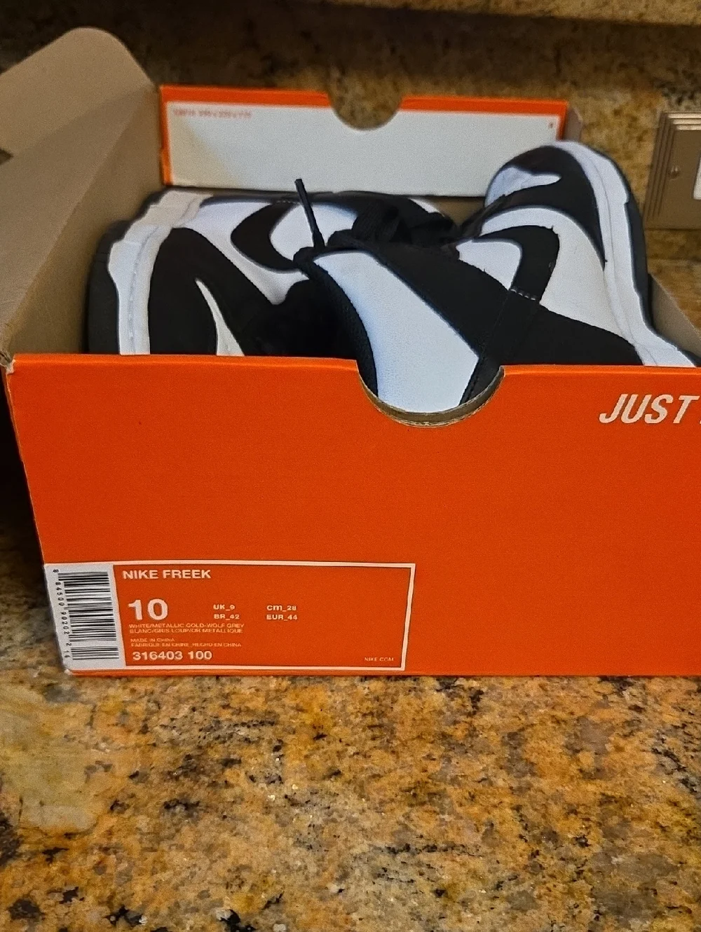 Nike Men’s High Top Sneakers Black White
